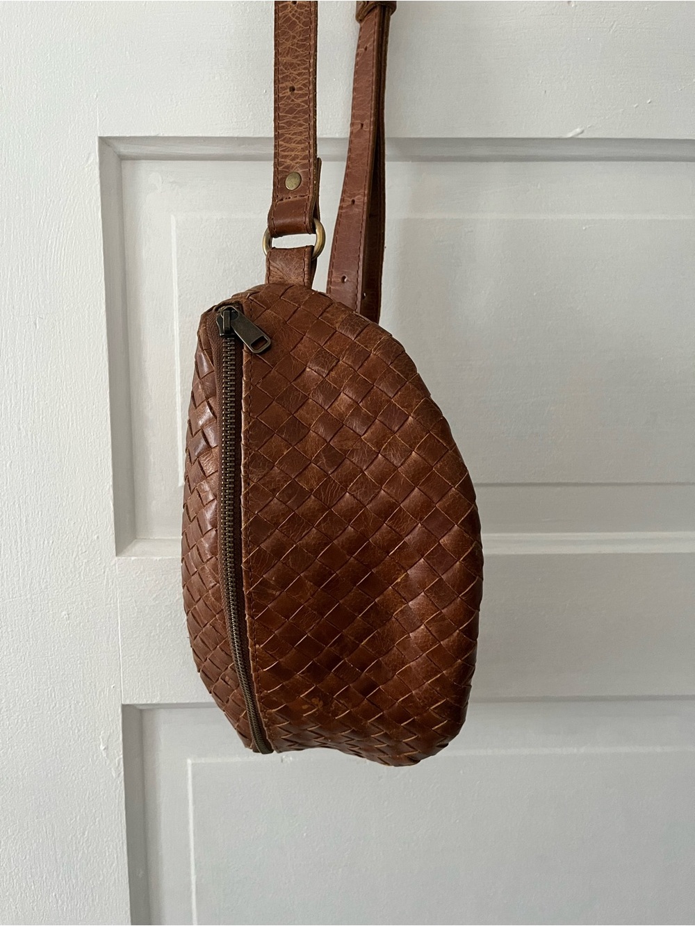 HIDES Woven leather MNDRN look alike cross body - Picture 3 of 4